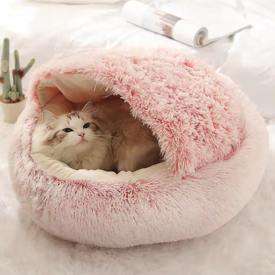 Panier en peluche avec toit intégré